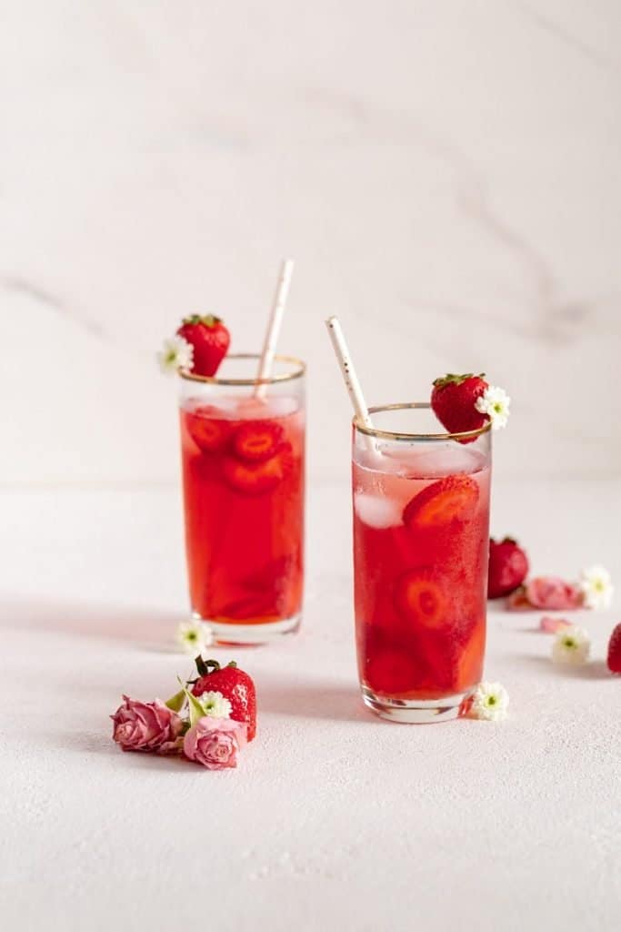 strawberry iced tea mocktail 